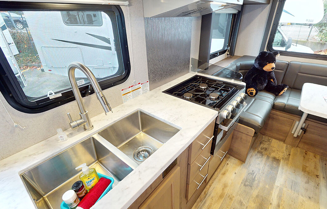 Class C Motorhome-Small (C-Small), , hi-res image number 6